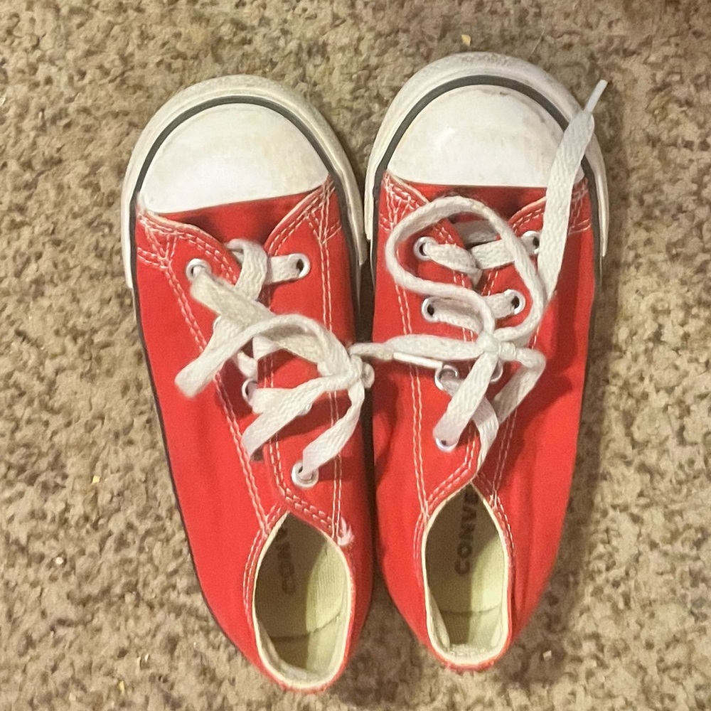 EUC. Little Kids Red Converse. Size 9.5/10.